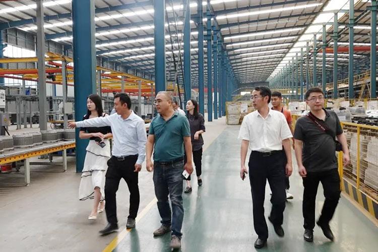 秋高氣爽，和風(fēng)呈祥，熱烈歡迎大眾日報調(diào)研組到正陽集團參觀調(diào)研