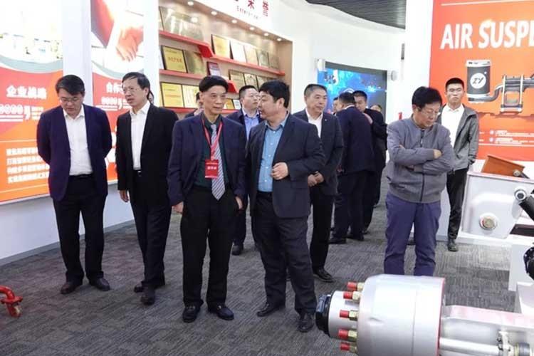 歡迎武漢理工大學(xué)書(shū)記信思金，俄羅斯外籍院士周祖德、張鐵柱一行蒞臨正陽(yáng)集團(tuán)參觀調(diào)研